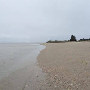 La plage vide à Penthièvre, coté Baie